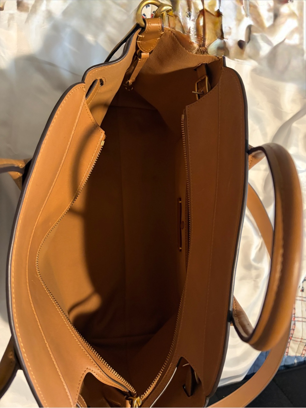 Soft Empire Carryall Bag 40  HONEY TAN with burnished details - Picture 4 of 9